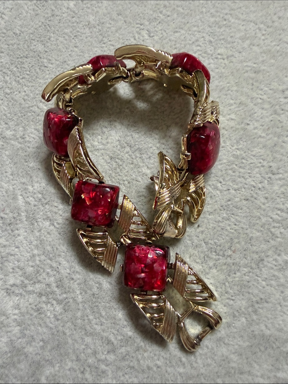Vintage Coro Gold-Tone Bracelet with Confetti Lucite Accents - Picture 11 of 11
